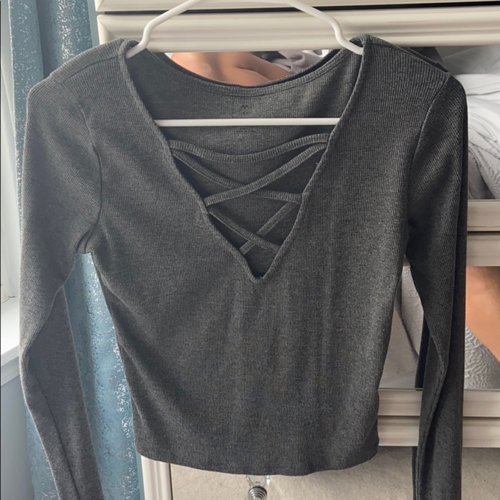 Criss cross front cutout long sleeve